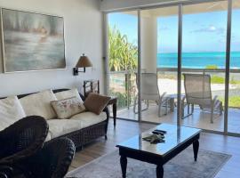 Luxury Beachfront Apartments Grace Bay Beach, hotel u gradu 'The Bight Settlements'