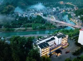 Yanyu Yunxi Resort Hotel 烟雨云兮酒店
