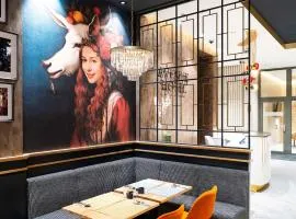 Three Corners Avenue Hotel