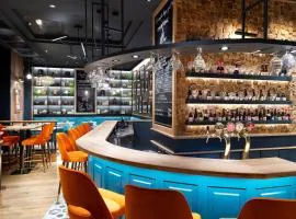 Three Corners Avenue Hotel