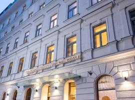 Three Corners Avenue Hotel