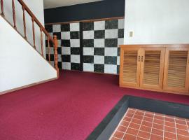 Guesthouse Naruto Ohenro ゲストハウス鳴門 おへんろ, hotel v destinaci Naruto