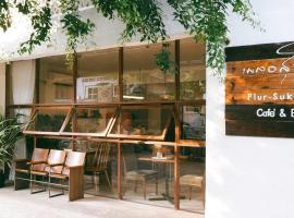 เผลอสุขใจ Cafe and Bad - Plursukjai, hotel v destinaci Ko Larn