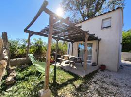 Appartement au coeur des rizières, hotel in Salin-de-Giraud