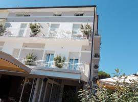 Hotel Ronchi, khách sạn ở Cervia