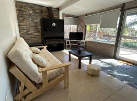 Casa un dormitorio Los Arrayanes, hotel in Mercedes