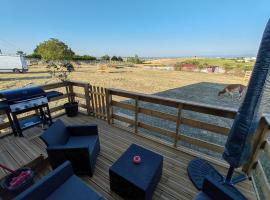 Tiny house des bougnats, hotel in Teilhède