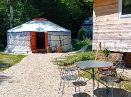 Yourte en pleine nature、Dampierreのホテル
