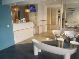 Hipotel Paris Père-Lachaise République – hotel w Paryżu