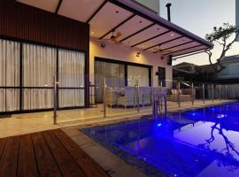 Royal Water Villa, hotel in Kiryat Ekron