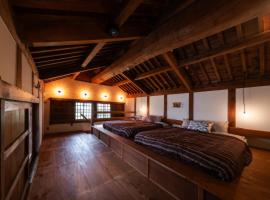 源泉かけ流しの一棟貸し温泉宿The Bath & Bed Dogo, Hotel in Matsuyama