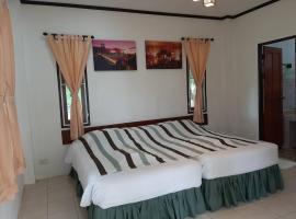 บ้านพาสุขรีสอร์ท, ξενοδοχείο σε Pai