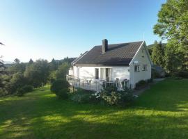 Et helt hus i fredelige omgivelser med utsikt! ca 10 min fra Trondheim sentrum, Hotel in Trondheim