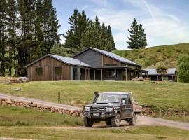 The Quarters at Middlehurst Station, hotel in Langridge