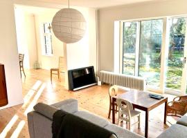 Villa Apartment near Lousiana, hotel in Humlebæk