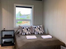 Bright cabin close to RVK with a Hot Tub, hotel in Mosfellsbær