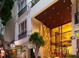 Le Premier Hotel & Rooftop Bar, hotel v Hanoji