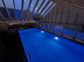 Domki Złote Piaski Kryty Basen Sauna Jacuzzi,位于加茨比亚格拉的酒店