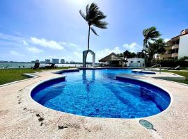 Luxurious Lagoon-Front Apartment in Hotel Zone Tranquility Meets Elegance Near Top Attractions and Beaches, хотел в Канкун