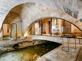 La Prévôté - Luxury Chambres d'hôtes & Gastronomic Restaurant, hotel in LʼIsle-sur-la-Sorgue