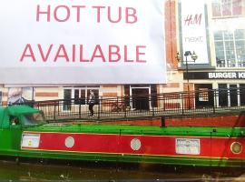 Rosie and Jim Retreat with hot tub indoors amazing, Hotel in Lincoln