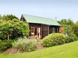 A picture of the hotel: Vineyard Cottages - Kumeu