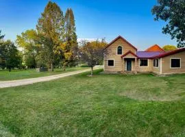 Chic Country Home W Sprawling Acreage