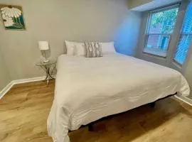 Aksarben Modern 1Bed ground level with parking