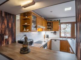 Elements Apartments & Renata, hotel en Božičany