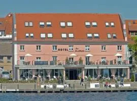 Hotel Am Yachthafen, hotel in Waren
