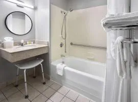 Super 8 by Wyndham St. Clairsville OH/Wheeling WV Area