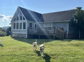 Bears Valley Inn -Peaceful, Pet Friendly Family Getaway, Less than 15 min to Attractions, with Game Room, Fire Pit & BBQ, Easy, Flat Roads