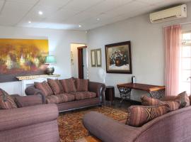 Tucked-Away 1&2 Bedroom Houses, hotel v destinaci Nelspruit