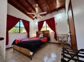 Chalet Belizomi - La Rose Room, hotel in Rodney Bay Village