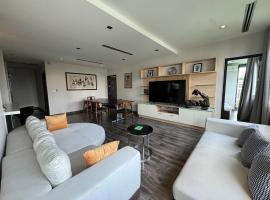 W8 CONDO, TOP Floor LUXE 3 Bedroom Penthouse, Hip central Bangkok area, 5 mins from Thonglo BTS station, ξενοδοχείο στη Μπανγκόκ