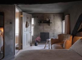 Highway, hotel in Burford