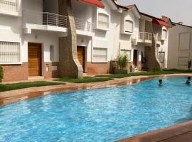 Chalet Villa de Luxe - Piscine, hotel v destinaci Dchar Aït Belkassem