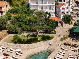 Hotel R