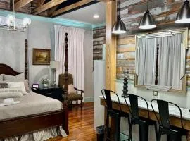 Chipley's Squareview Inn