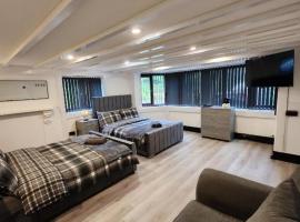 Rainsough Cottage Guest House - Sleeps upto 8 with ensuite - Free Parking & WiFi, hotell Manchesteris