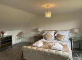 Newly Refurbished Tor View Executive Dormer Bungalow Rossendale, hotel in Haslingden