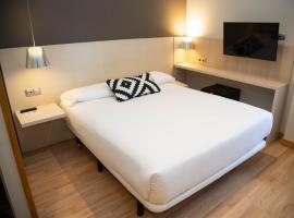 Hotel Restaurante Cadosa, hotel in Soria