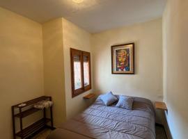 L Esquella Restaurante hostal, Hotel in Setcases