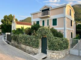 Apartment Dunja Djenovici, hôtel à Herceg-Novi