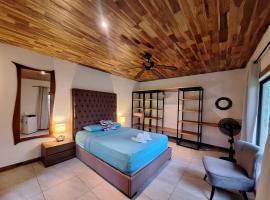 Corcovado Eco Lodge Villas-Houses-Tents-Mountain-Ocean Views, ξενοδοχείο σε Puerto Jimenez