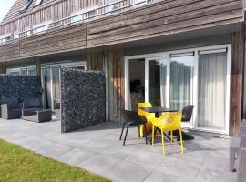 Appartement APHRODITE, met VERWARMD ZWEMBAD, eigen KEUKEN, ZONNIG TERRAS nabij DORP, DUINEN en STRAND, hotel v destinaci Hollum