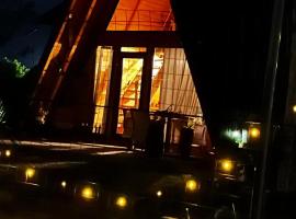 Casa de poveste A Frame, Hotel in Gura Humorului