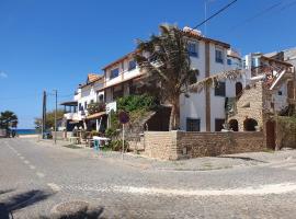 Pensão Alcinda Bettencourt 50 meters to the Beachfront, hotel v destinaci Santa Maria
