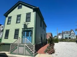 Prime Location! Renovated House! 6 Bed4 Bath