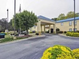 Econo Lodge Raleigh near Walnut Creek Amphitheatre